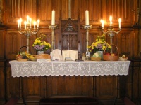 Алтарь томашовской церкви в День Благодарения