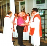Архиепископ Крузе поздравляет соборное духовенство