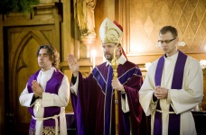 Архиепископ ЕЛЦ Латвии Янис Ванагс в сослужении двух пасторов